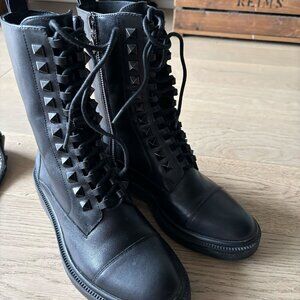 Wishbone Black Studded Combat Boots – Browns Siz 6